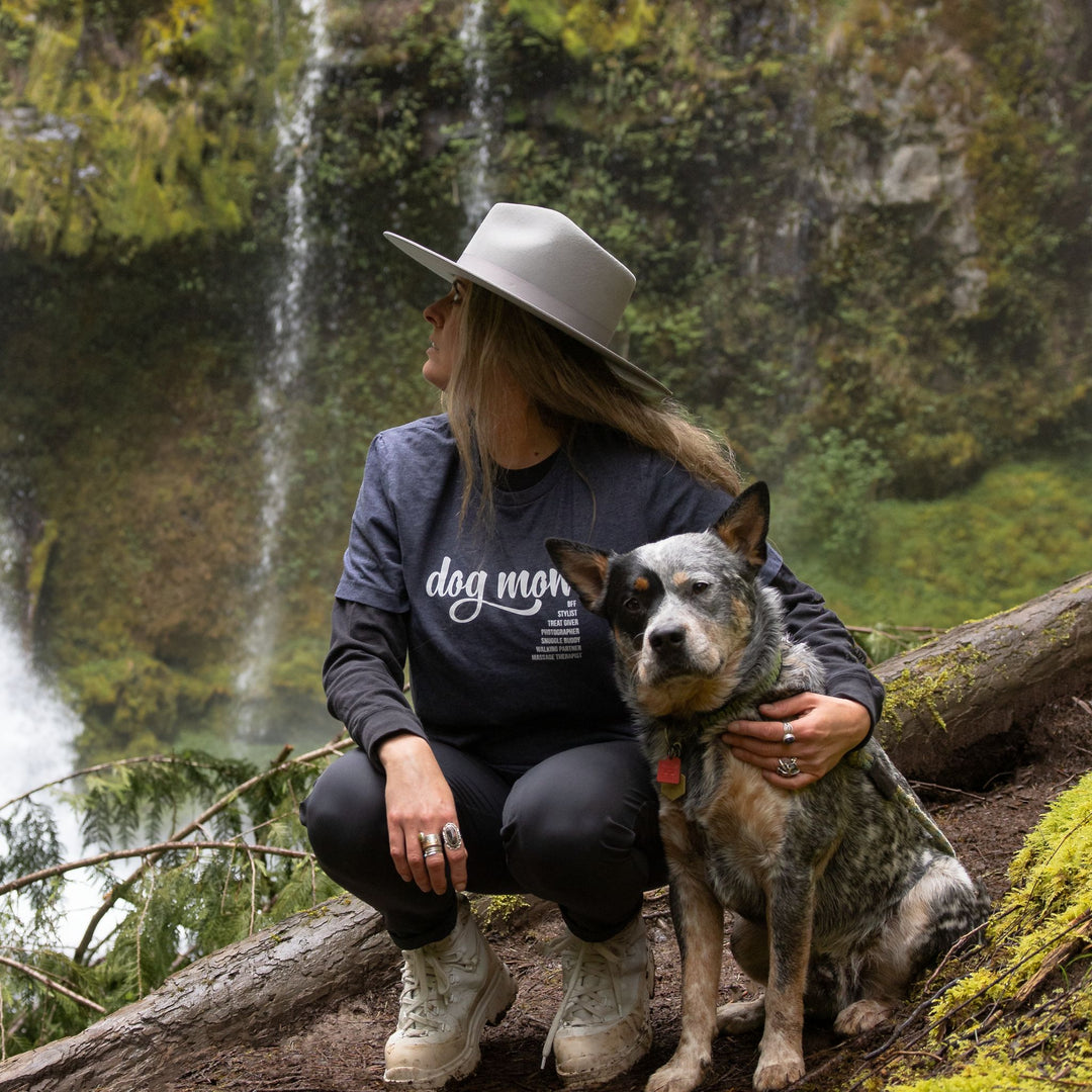 Dog Mom T-shirt - Luv the Paw